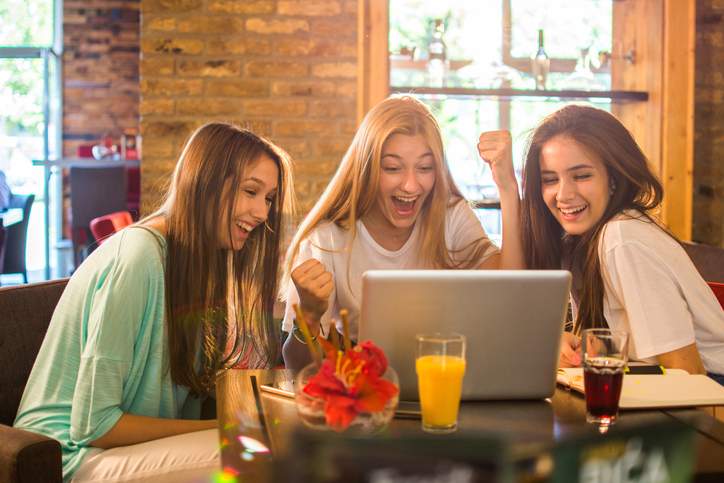 7 Ways to Save on College Living Expenses