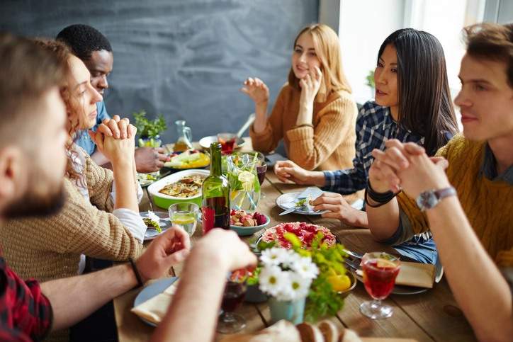 How to Celebrate Friendsgiving on a Budget